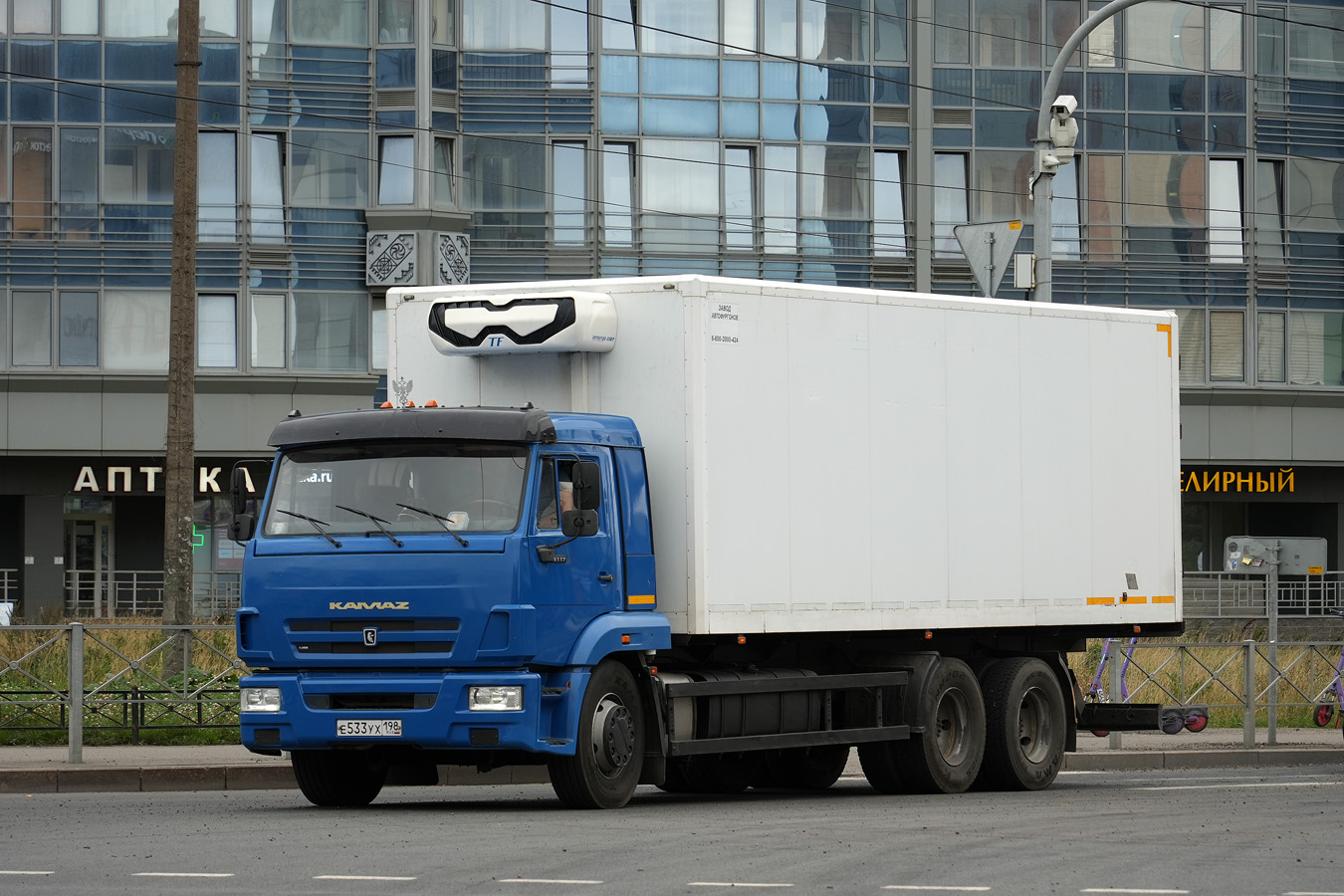Санкт-Петербург, № Е 533 УХ 198 — КамАЗ-65117-50