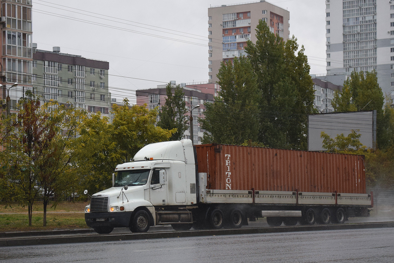 Карачаево-Черкесия, № В 198 НР 09 — Freightliner Century Class