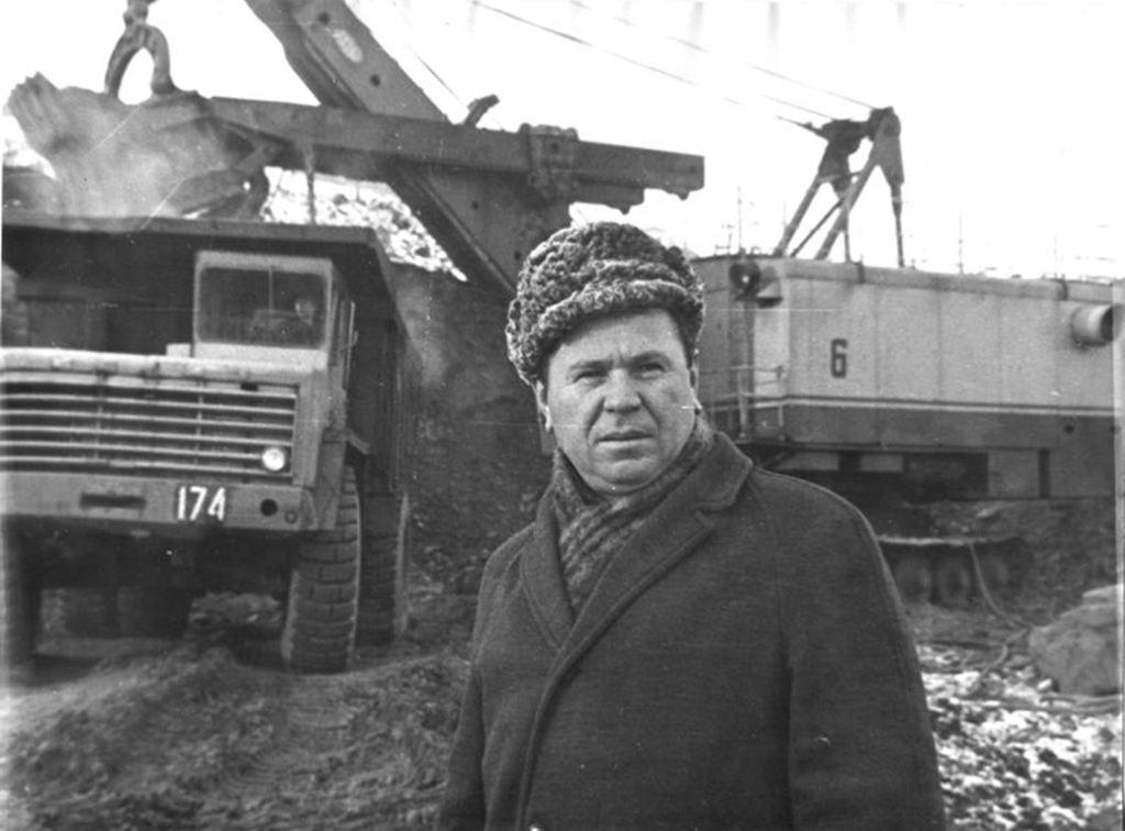 Белгородская область, № 174 — БелАЗ-548А; Белгородская область, № 6 — ЭКГ-4, ЭКГ-4,6; Исторические фотографии (до 2000 года) (Белгородская область)