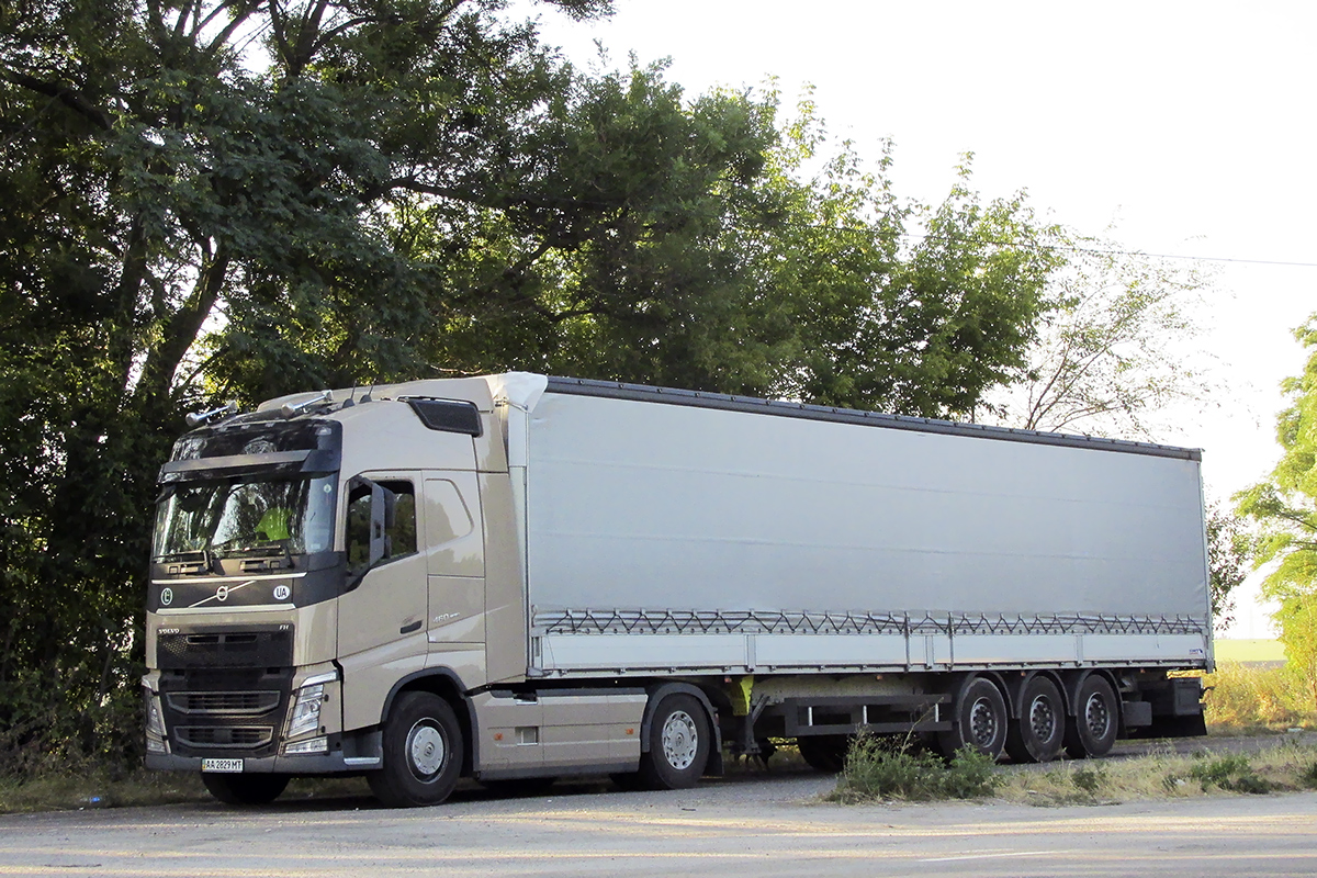 Киев, № АА 2829 МТ — Volvo ('2012) FH.460
