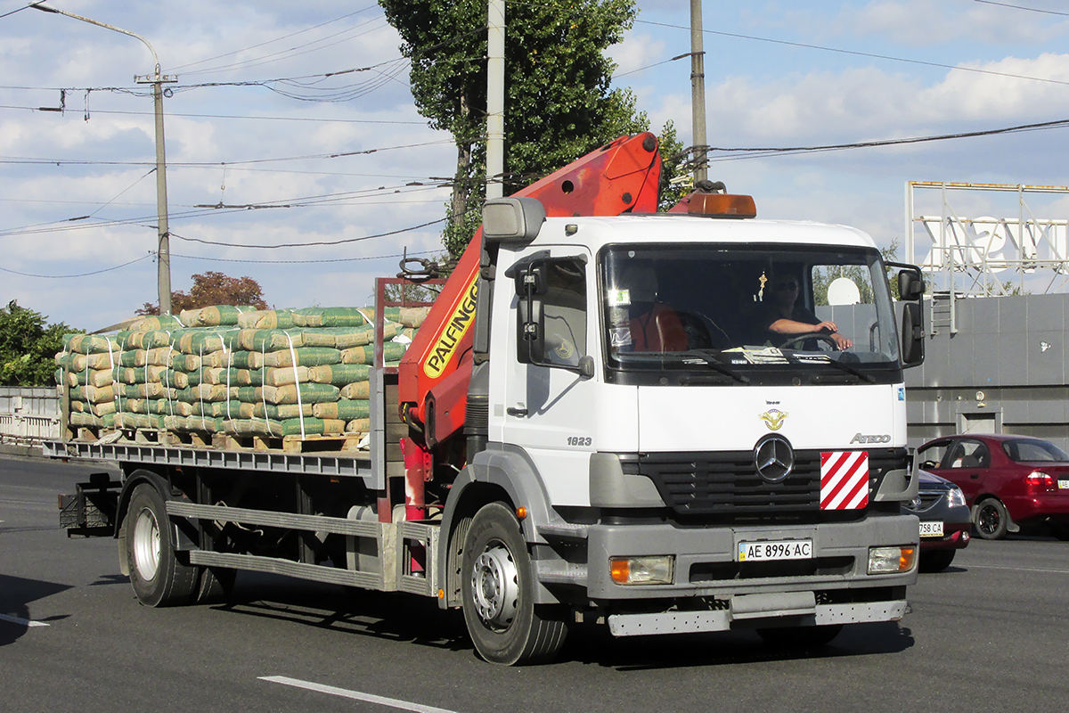 Днепропетровская область, № АЕ 8996 АС — Mercedes-Benz Atego 1823