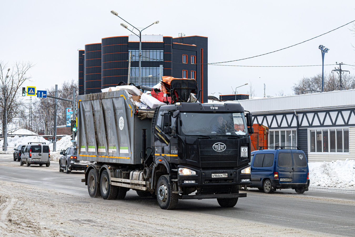 Свердловская область, № Х 966 ЕК 196 — FAW J6 CA3250