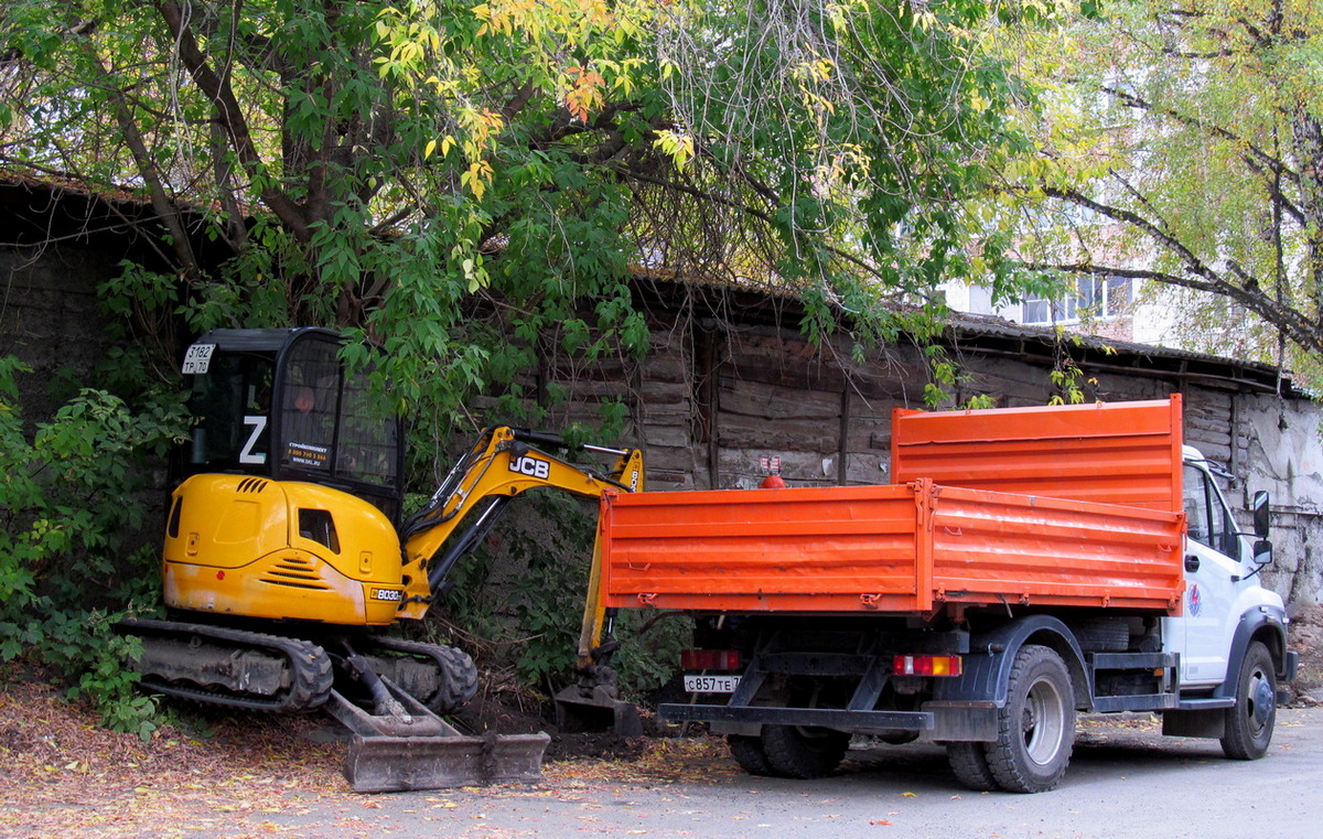 Томская область, № 3182 ТР 70 — JCB 8030 ZTS; Томская область, № С 857 ТЕ 70 — ГАЗ-C41R13