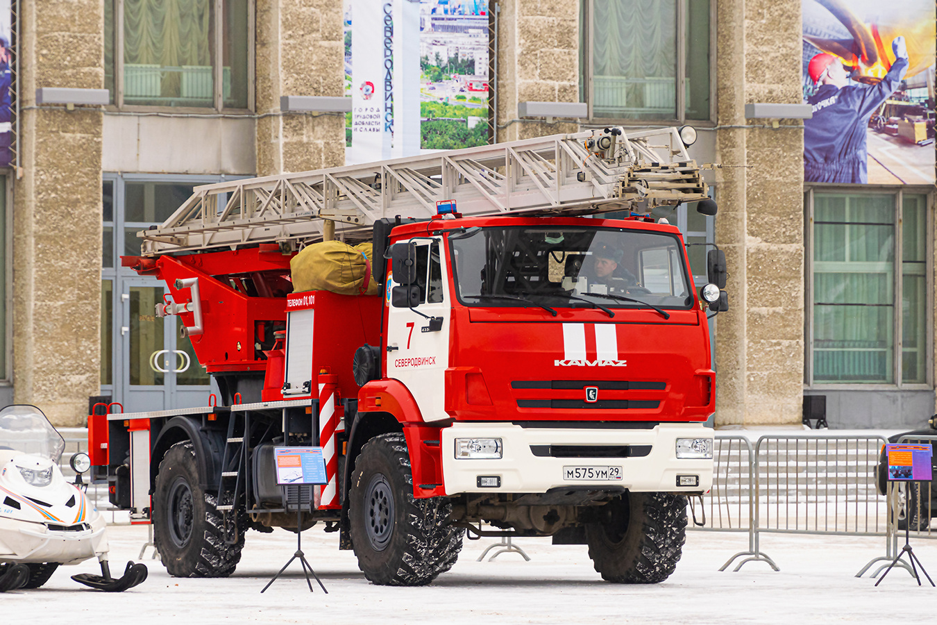 Архангельская область, № М 575 УМ 29 — КамАЗ-43502-D5(66)