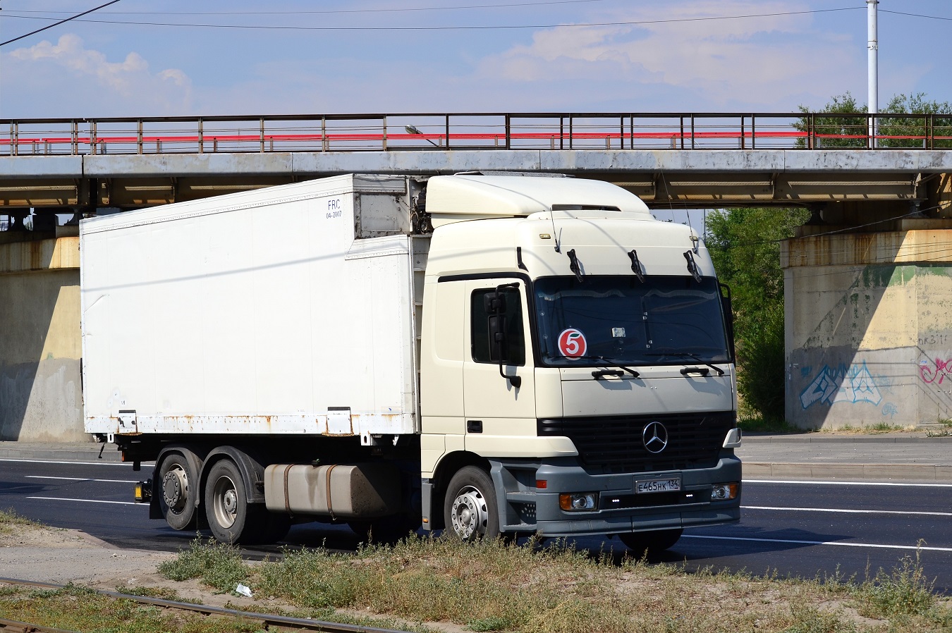 Волгоградская область, № Е 465 НК 134 — Mercedes-Benz Actros ('1997) 2543