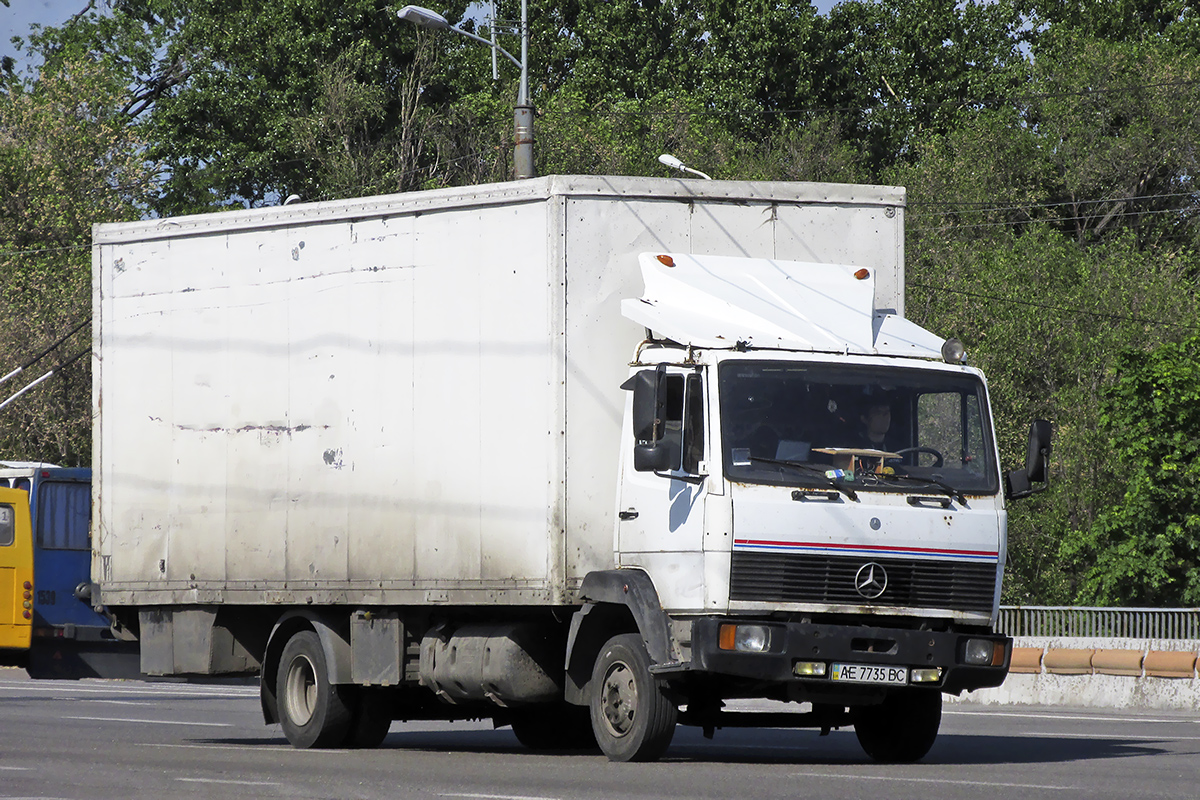 Днепропетровская область, № АЕ 7735 ВС — Mercedes-Benz LK 814