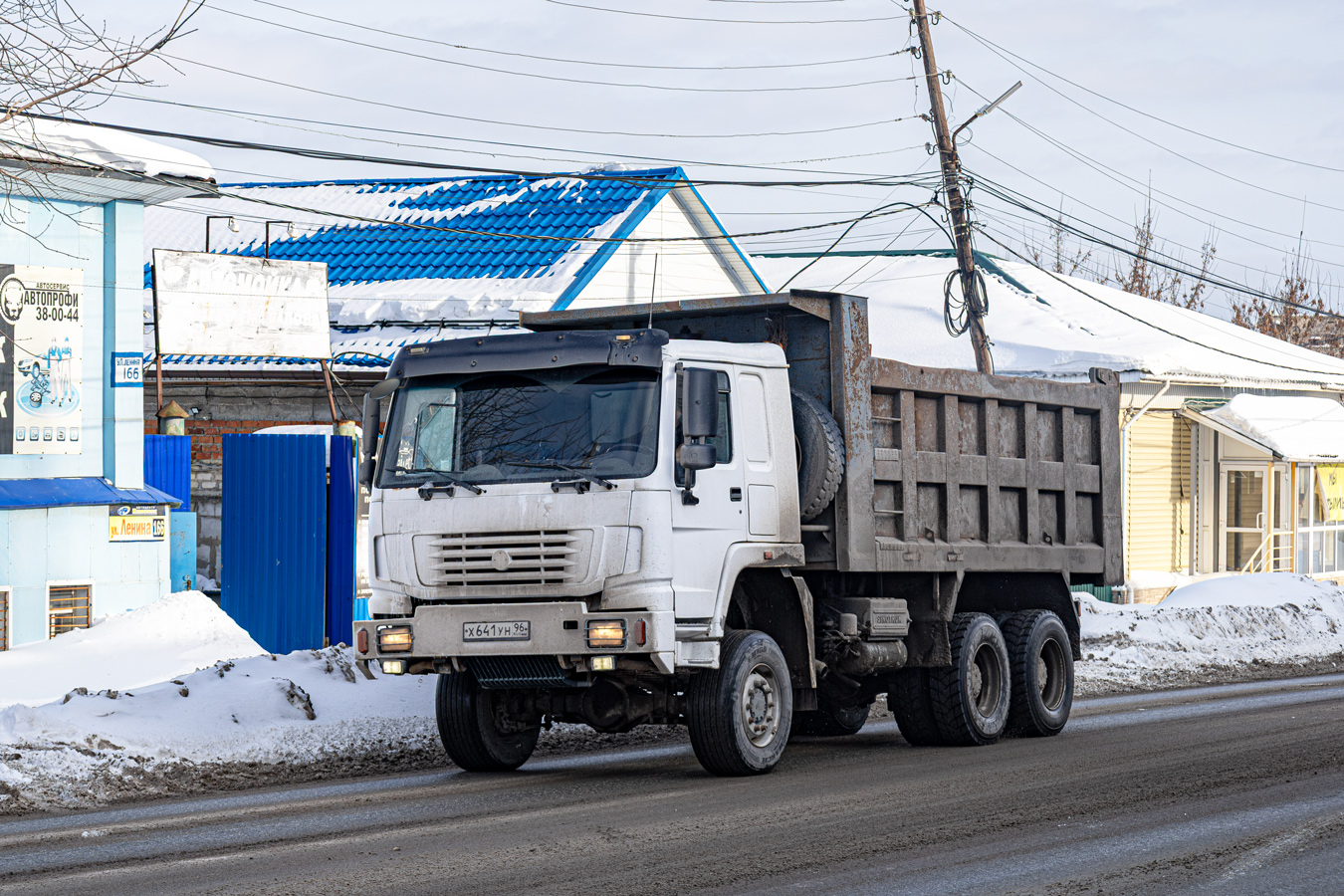 Свердловская область, № Х 641 УН 96 — Howo HW ZZ3327