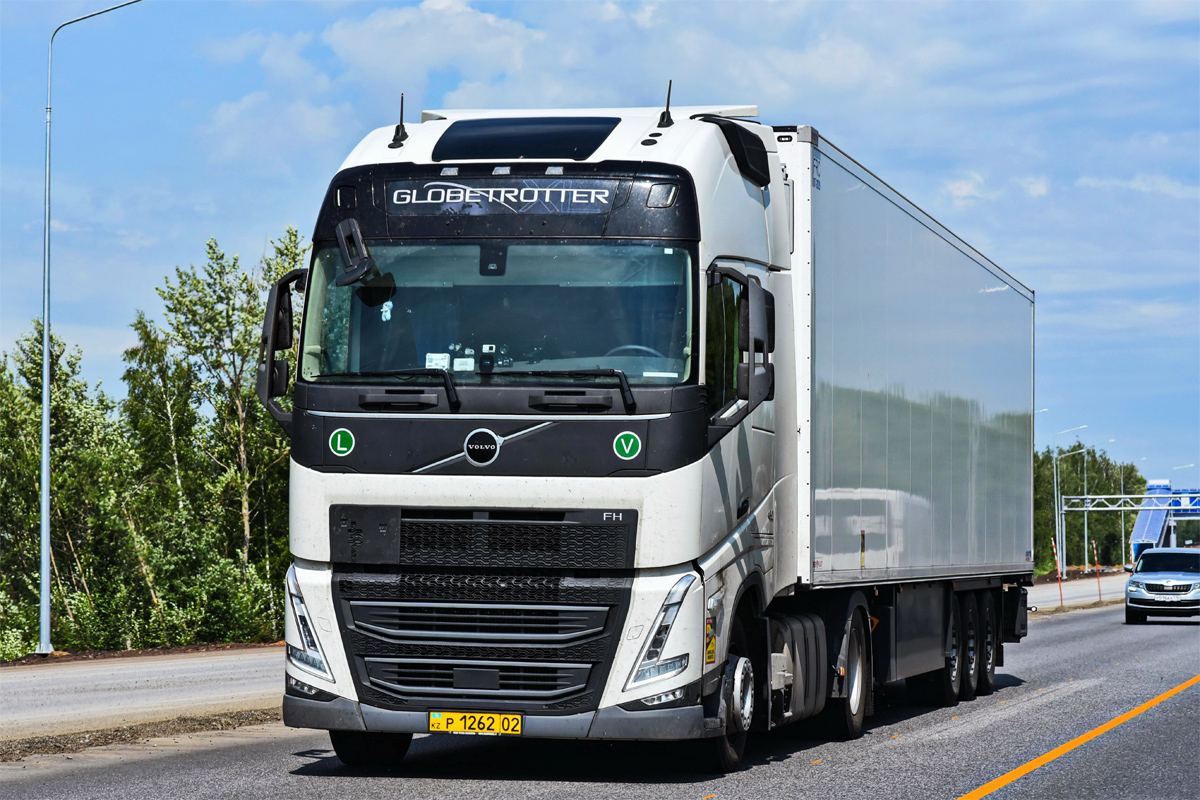 Алматы, № P 1262 02 — Volvo ('2024) FH.460