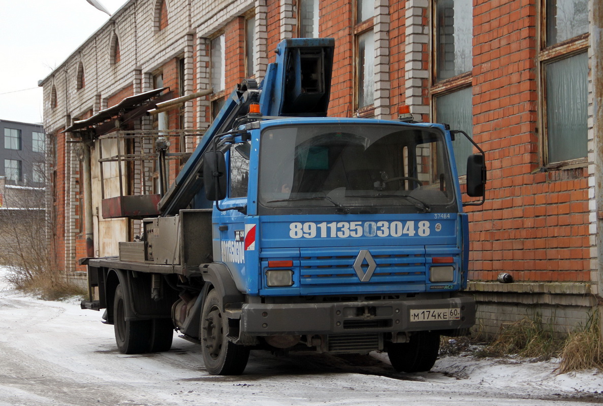 Псковская область, № М 174 КЕ 60 — Renault Midliner