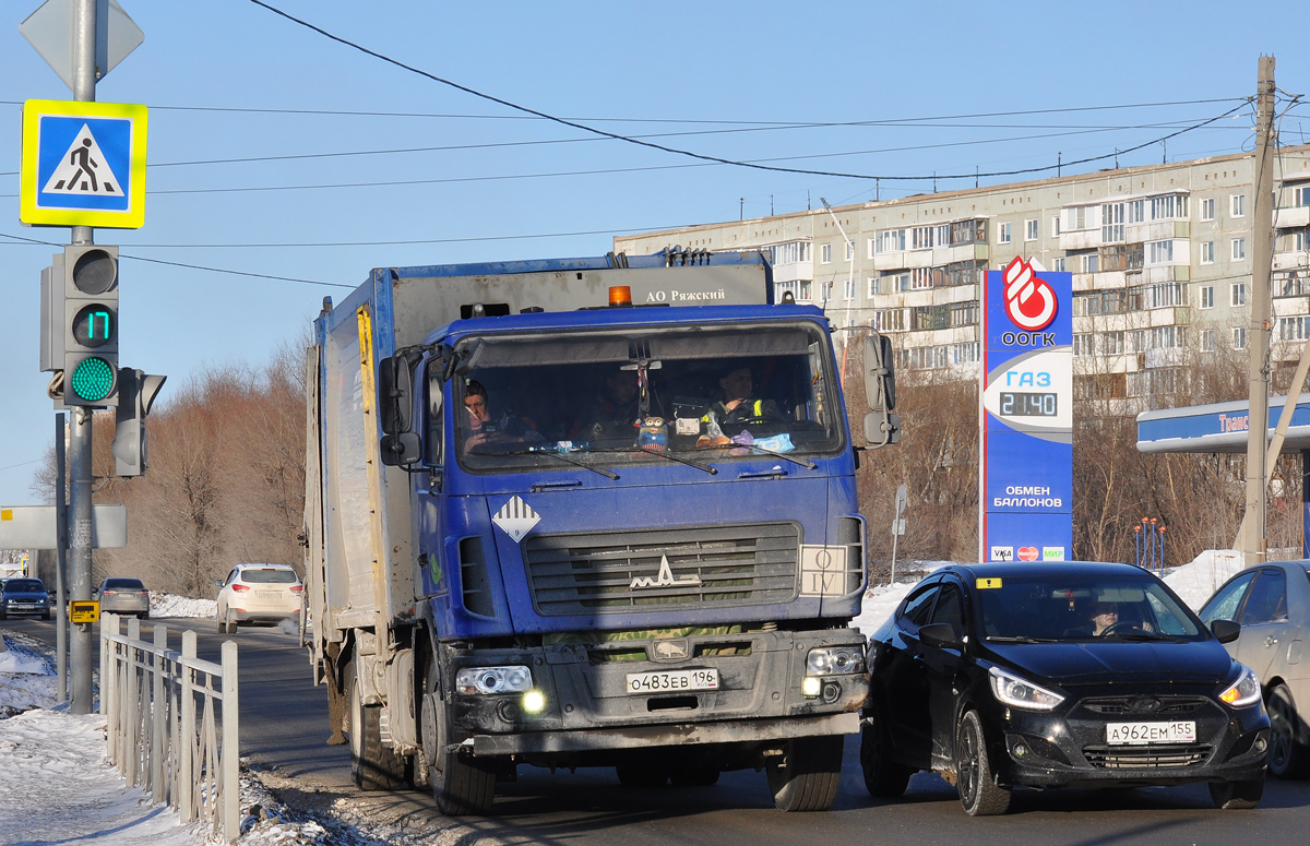 Омская область, № О 483 ЕВ 196 — МАЗ-5340C2