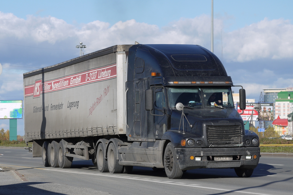 Ханты-Мансийский автоном.округ, № Е 597 СС 186 — Freightliner Century Class