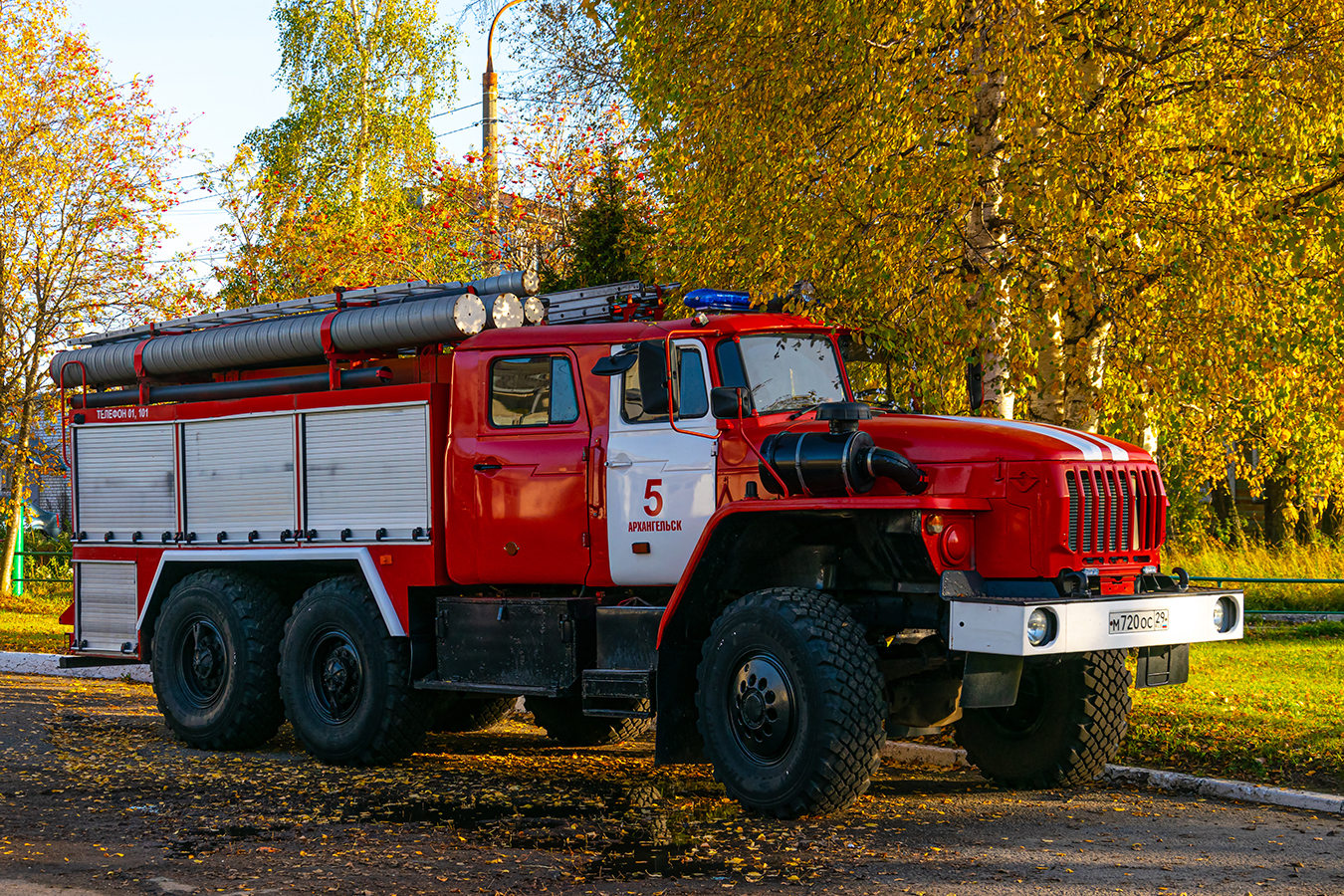 Архангельская область, № М 720 ОС 29 — Урал-5557-72