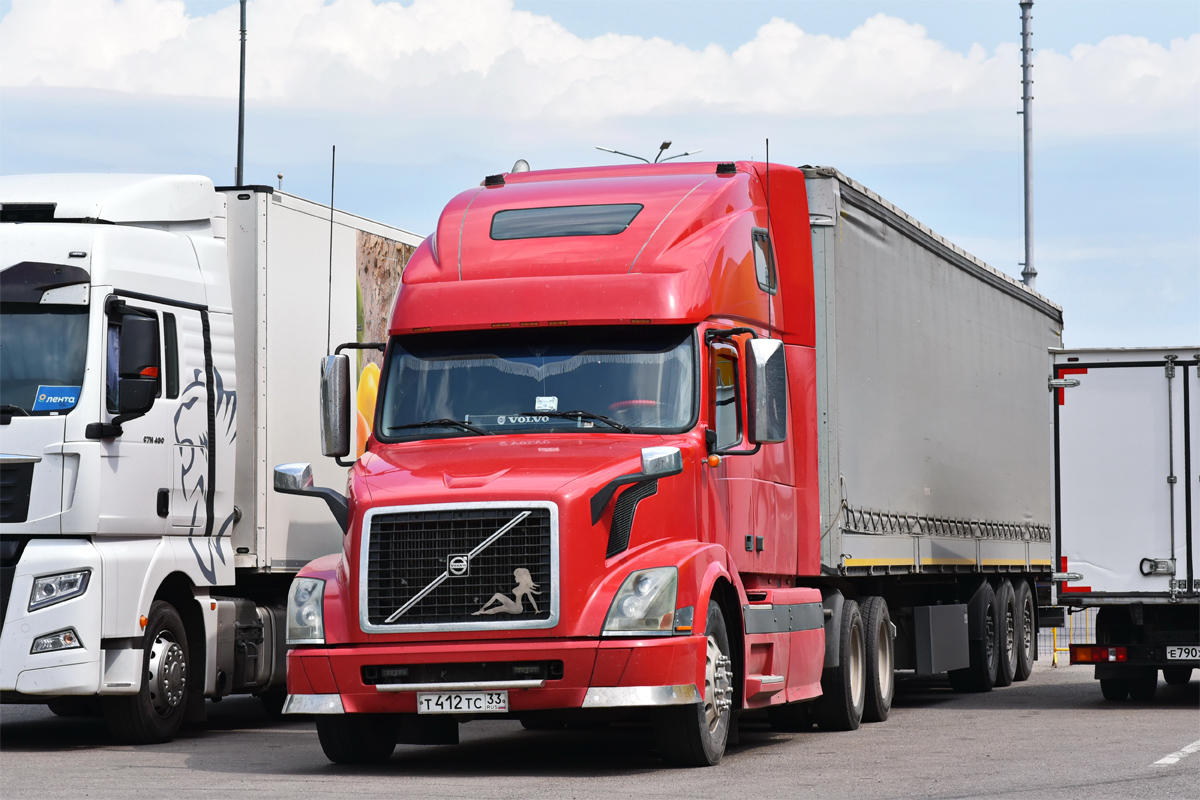 Владимирская область, № Т 412 ТС 33 — Volvo VN (Общая модель)