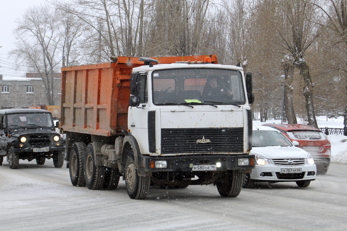 Свердловская область, № М 580 ОЕ 96 — МАЗ-551605