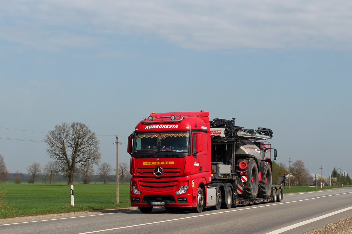Литва, № MGJ 752 — Mercedes-Benz Actros ('2011); Литва — Спецтехника с нечитаемыми на фото номерами
