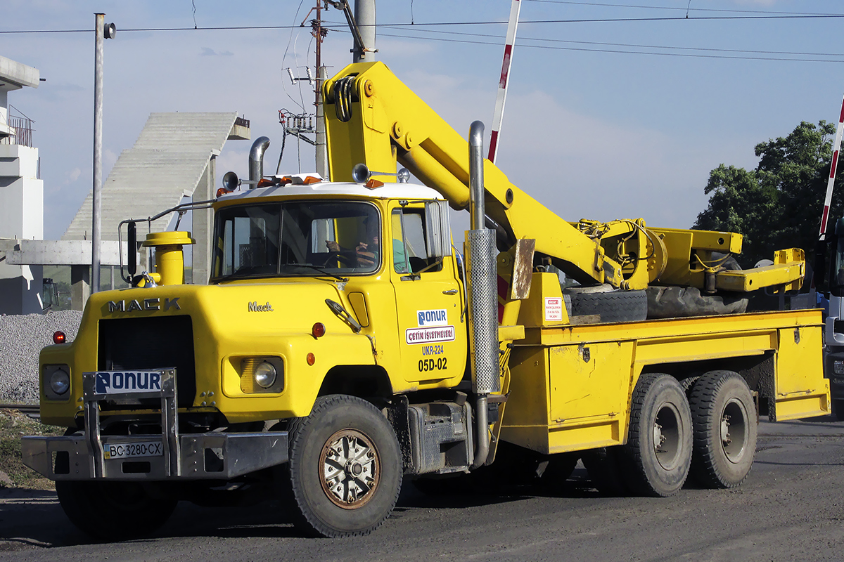 Львовская область, № ВС 3280 СХ — Mack R-Series