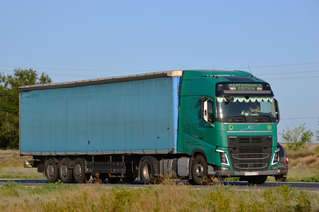 Кемеровская область, № У 247 МС 142 — Volvo ('2012) FH.460