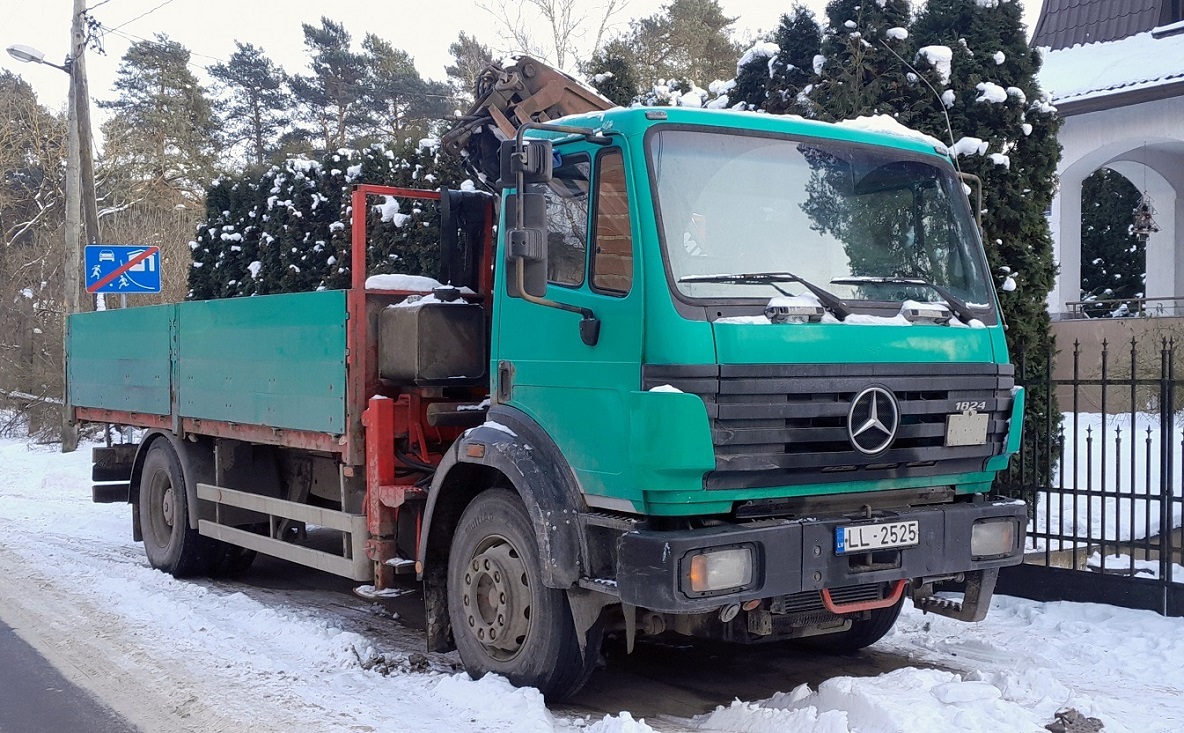 Латвия, № LL-2525 — Mercedes-Benz SK 1824
