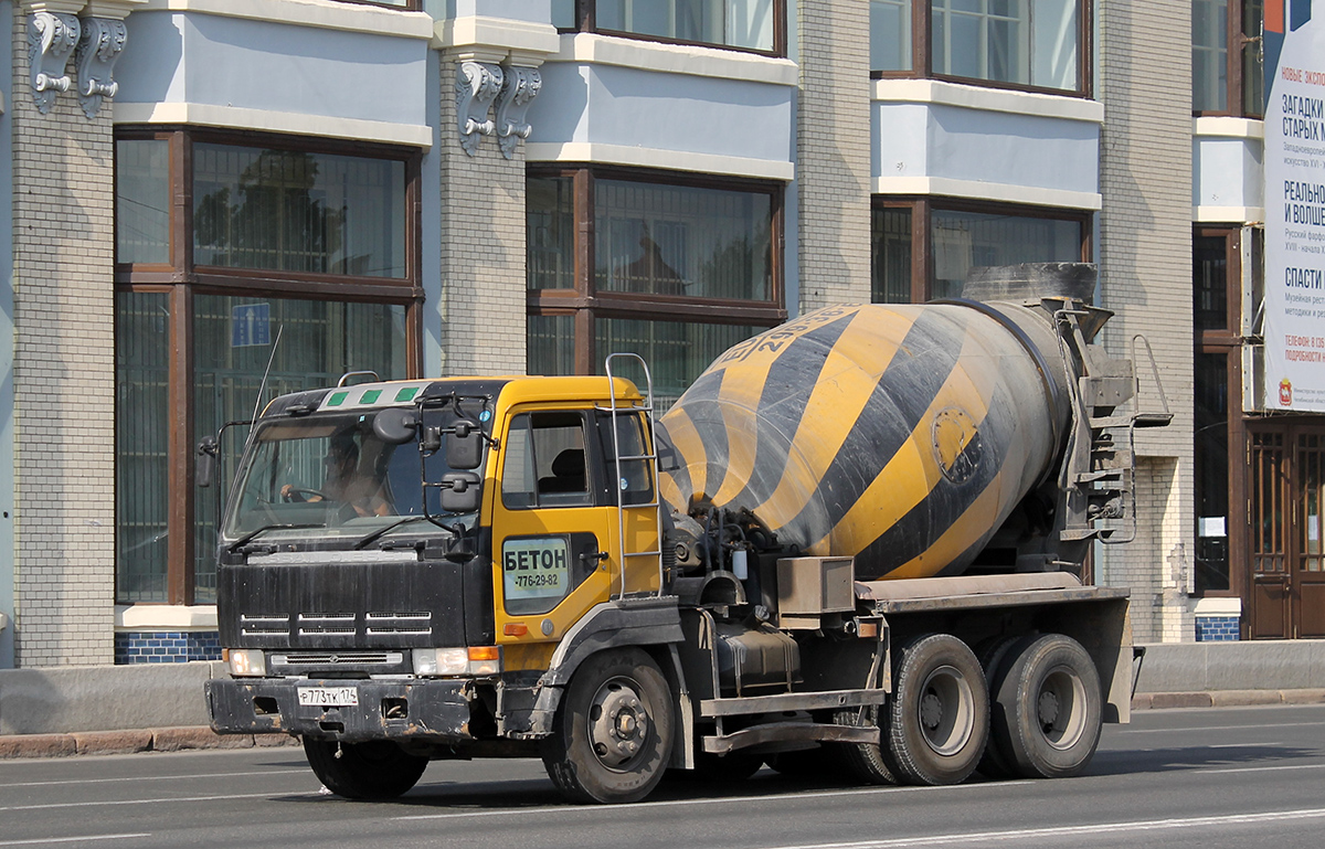 Челябинская область, № Р 773 ТК 174 — Nissan Diesel (общая модель)