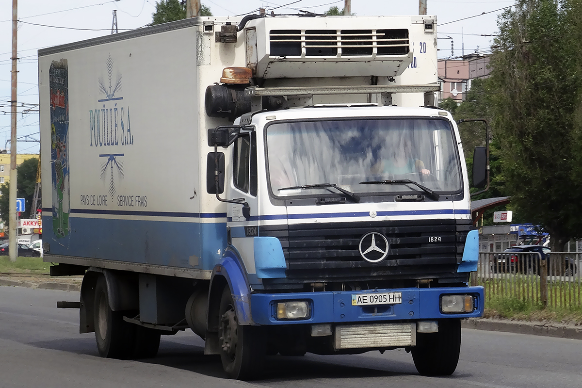 Днепропетровская область, № АЕ 0905 НН — Mercedes-Benz SK 1824