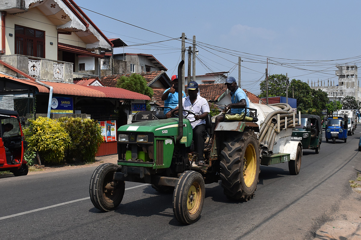 Шри-Ланка, № (LK) U/N ST 0005 — John Deere (общая модель); Транспортные средства без номеров (Шри-Ланка)