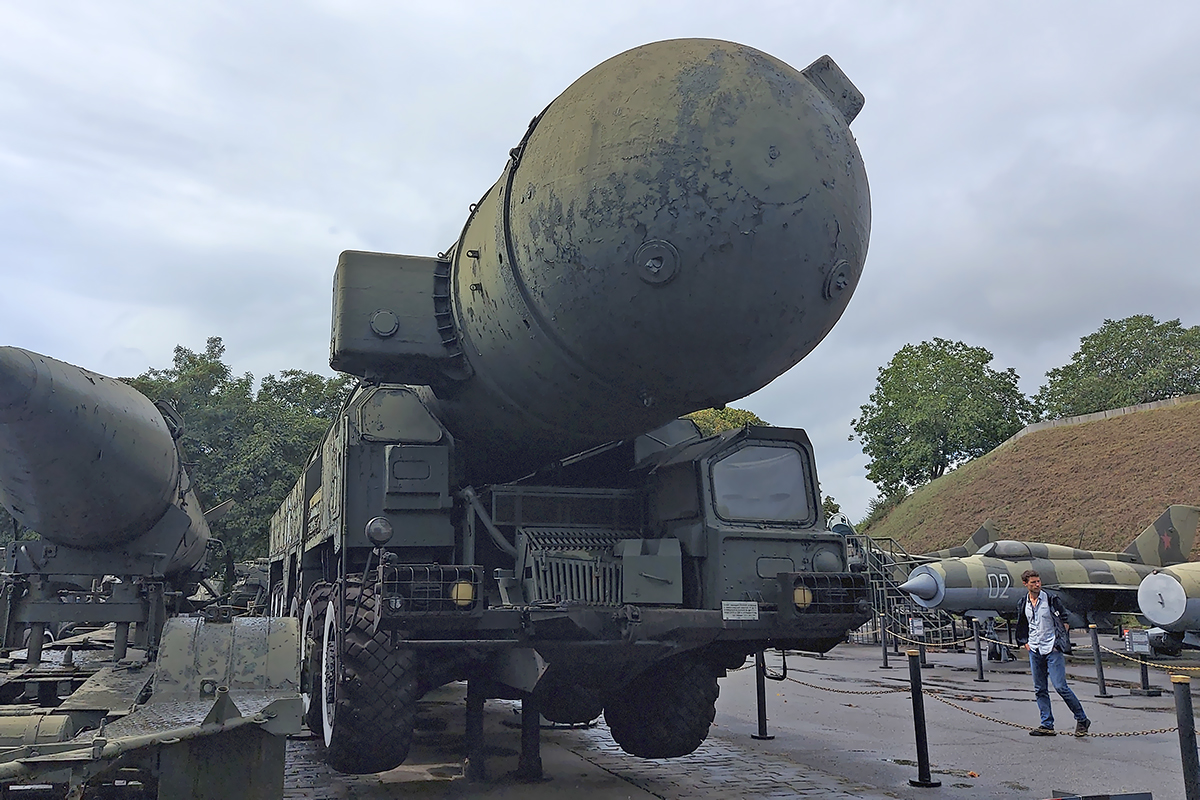 Киев, № 282 — МАЗ-547В; Техника на постаментах, памятники (Киев); Транспортные средства без номеров (Киев)