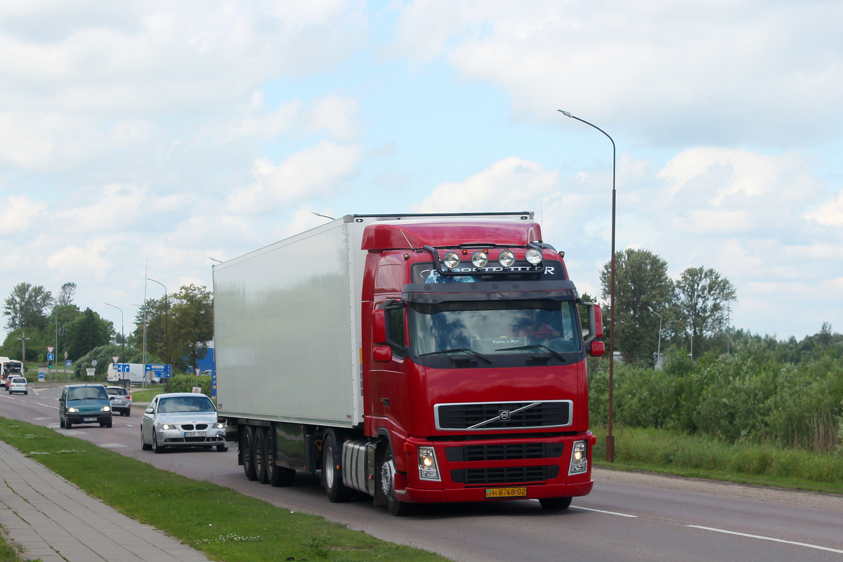Алматы, № H 8768 02 — Volvo ('2002) FH12.440