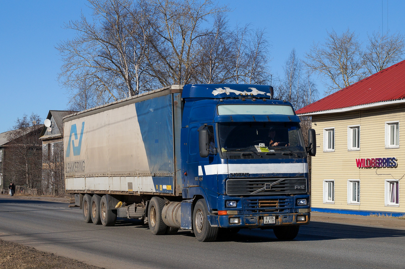 Архангельская область, № Е 205 АА 29 — Volvo ('1998) FM12.380