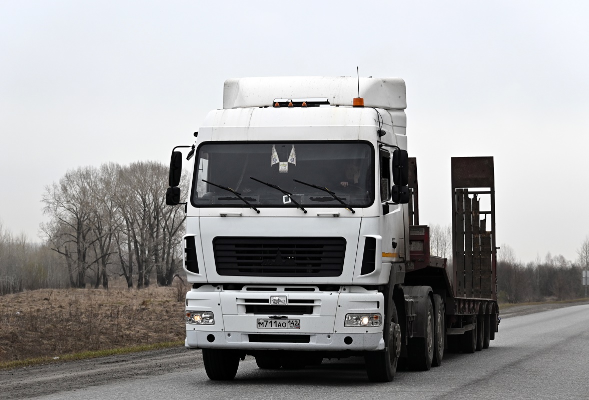 Кемеровская область, № М 711 АО 142 — МАЗ-6430A9