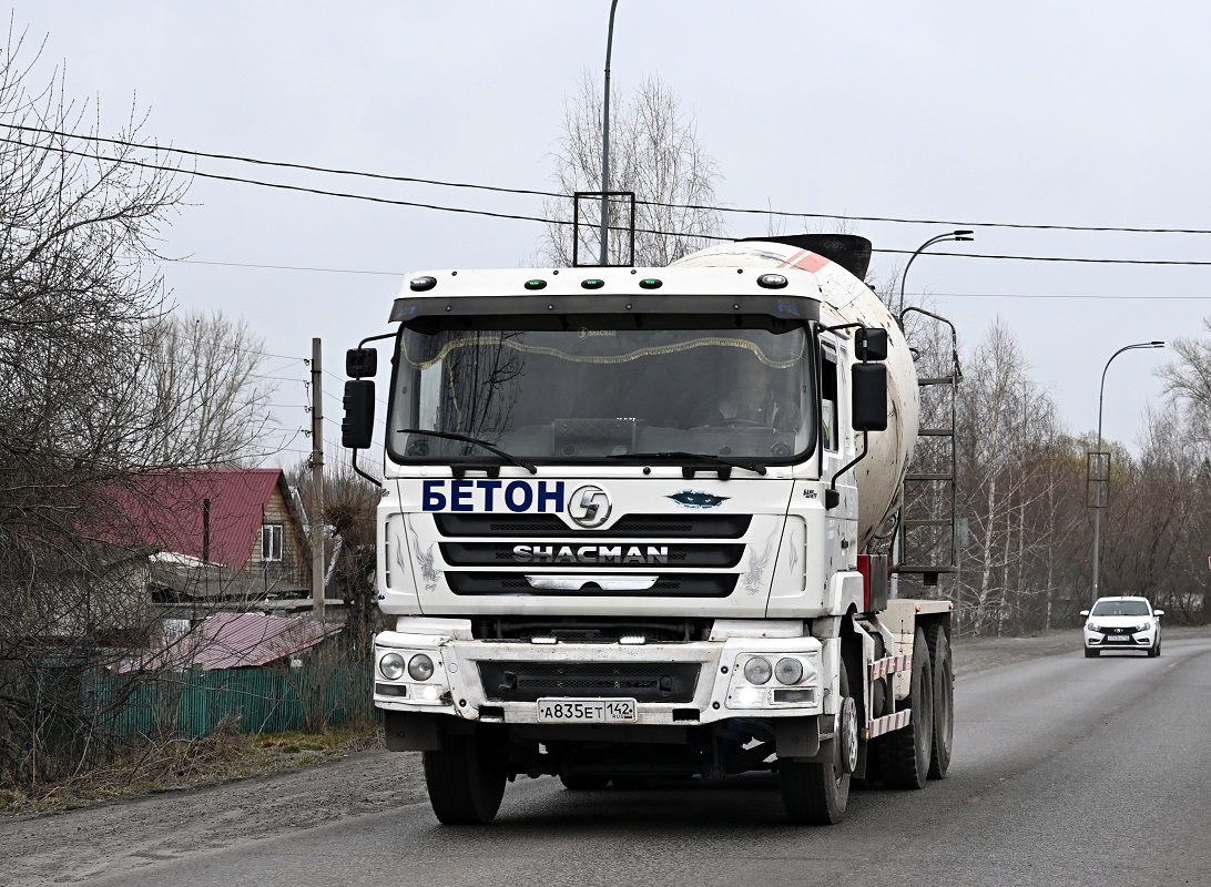 Кемеровская область, № А 835 ЕТ 142 — Shaanxi Shacman F3000 SX525x