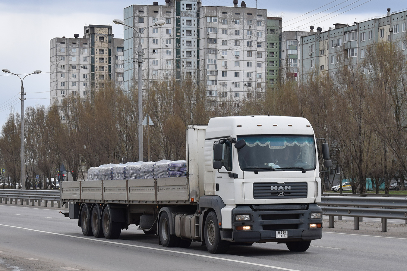 Волгоградская область, № Н 588 ЕО 37 — MAN TGA 19.390