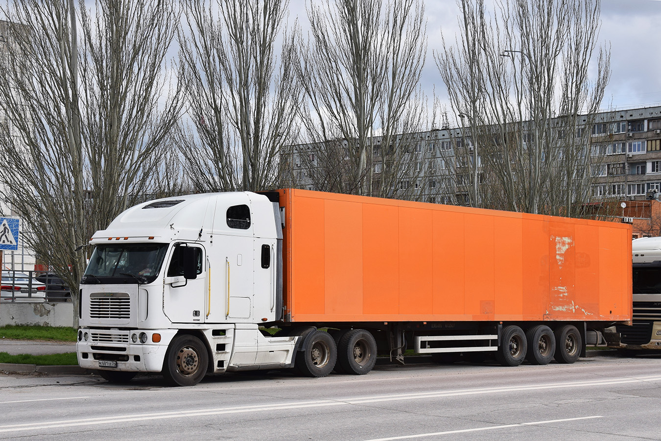 Волгоградская область, № К 681 ОЕ 34 — Freightliner Argosy