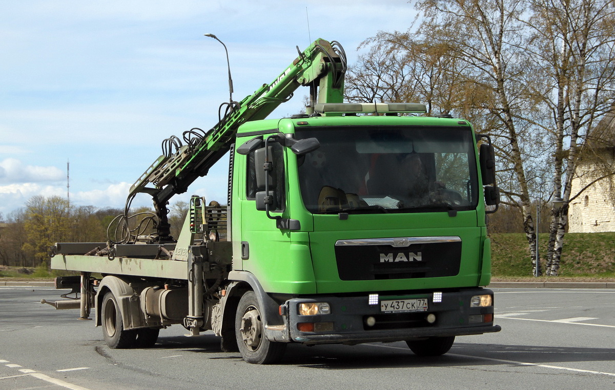 Псковская область, № У 437 СК 77 — MAN TGL (общая модель)