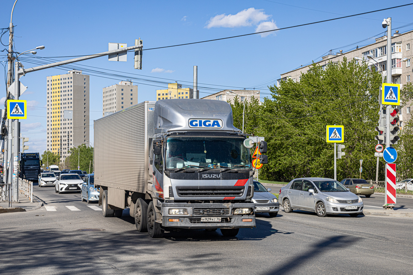 Свердловская область, № Н 929 КС 96 — Isuzu Giga (общая модель)