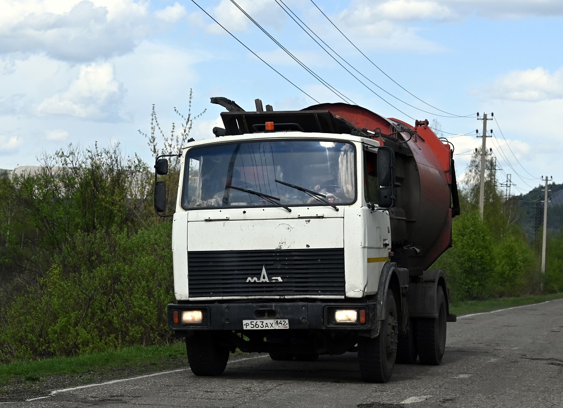 Кемеровская область, № Р 563 АХ 142 — МАЗ-5337A2