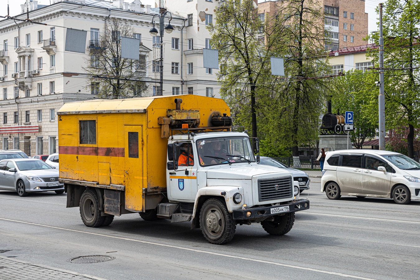 Свердловская область, № В 005 НК 196 — ГАЗ-33098