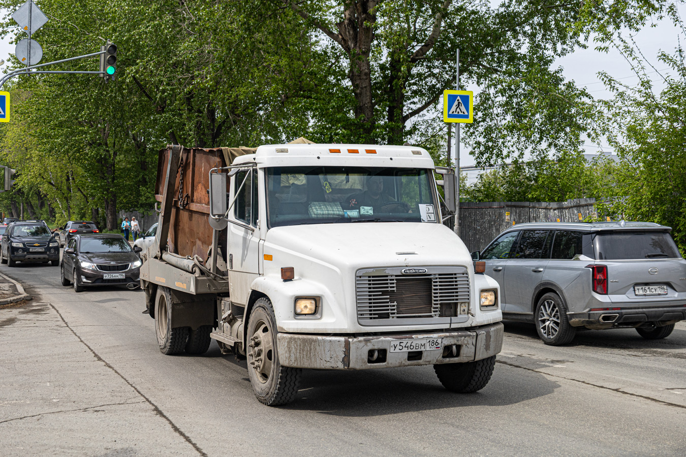 Свердловская область, № У 546 ВМ 186 — Freightliner Business Class FL