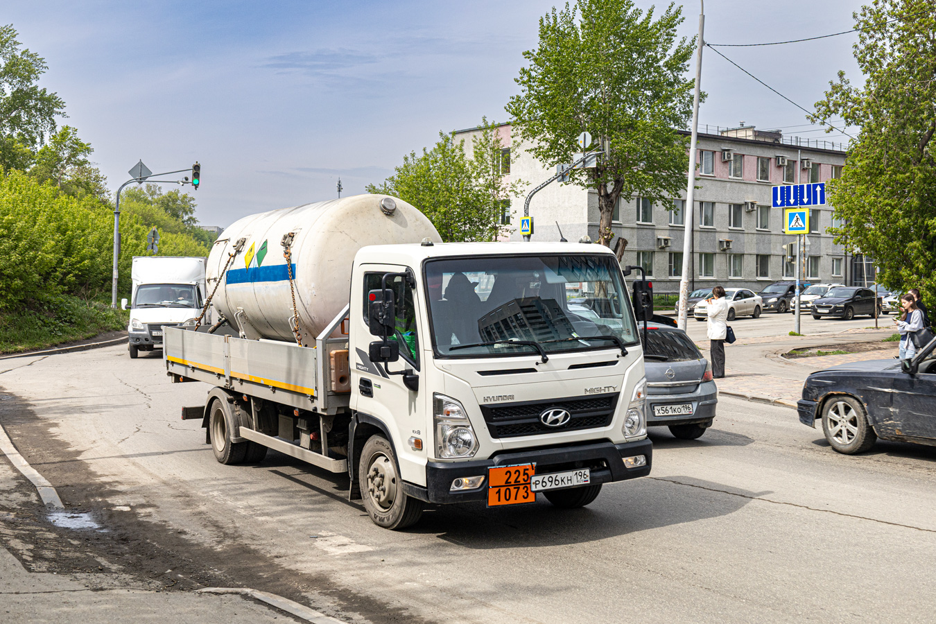 Свердловская область, № Р 696 КН 196 — Hyundai New Mighty [XWE]