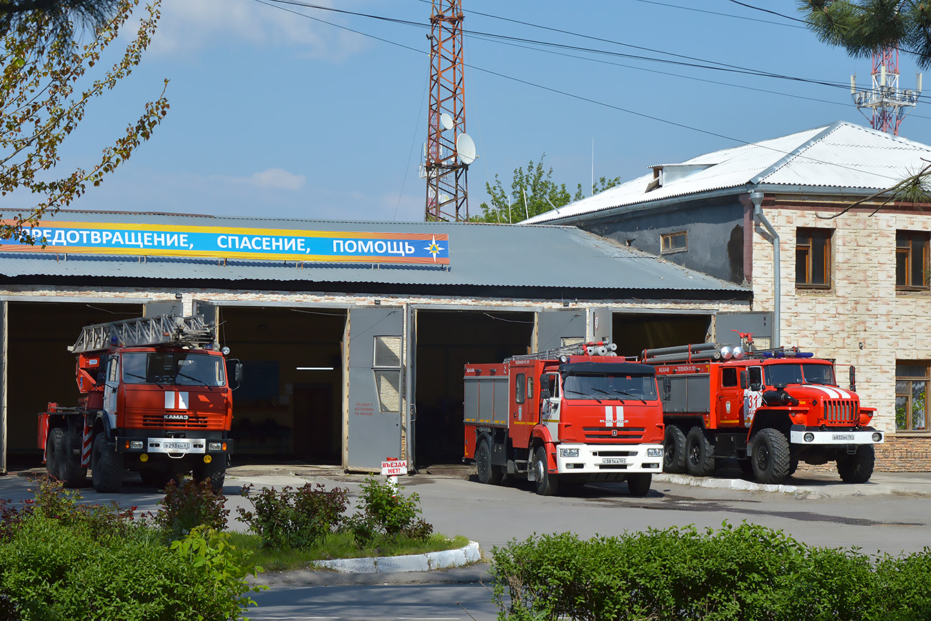 Ростовская область, № В 293 ХН 61 — КамАЗ-43114-15 [43114R]; Ростовская область, № С 381 КА 761 — КамАЗ-53605-A5(48)