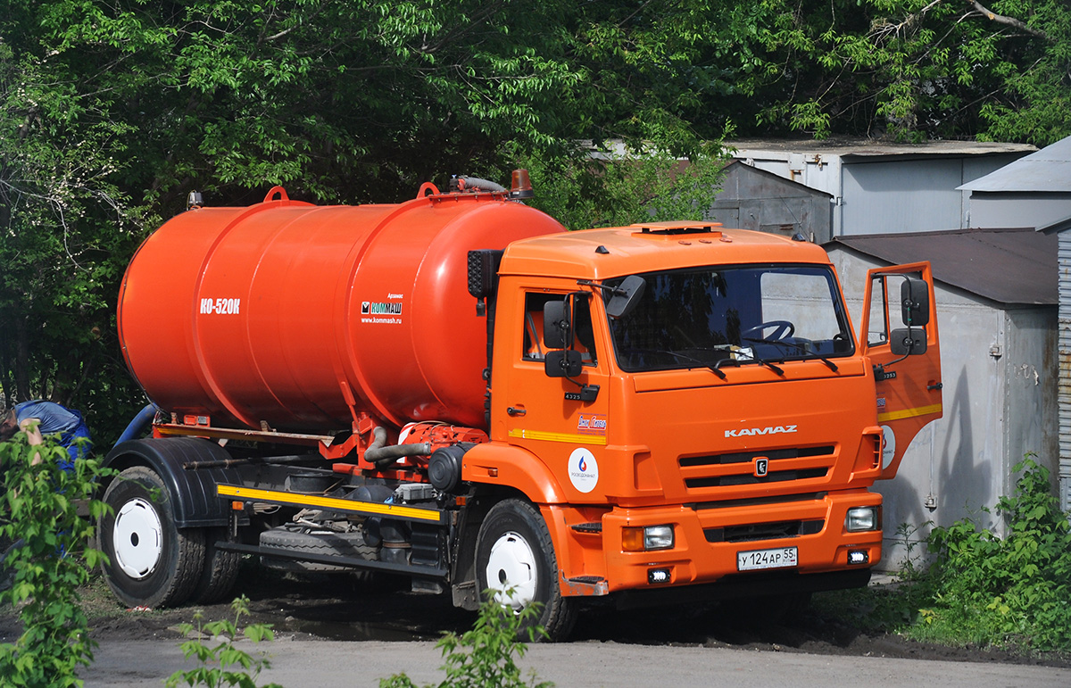 Омская область, № У 124 АР 55 — КамАЗ-43253-R4(28)