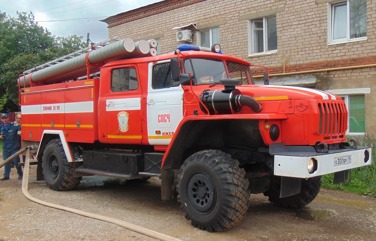 Удмуртия, № Х 300 ВР 18 — Урал-43206-71
