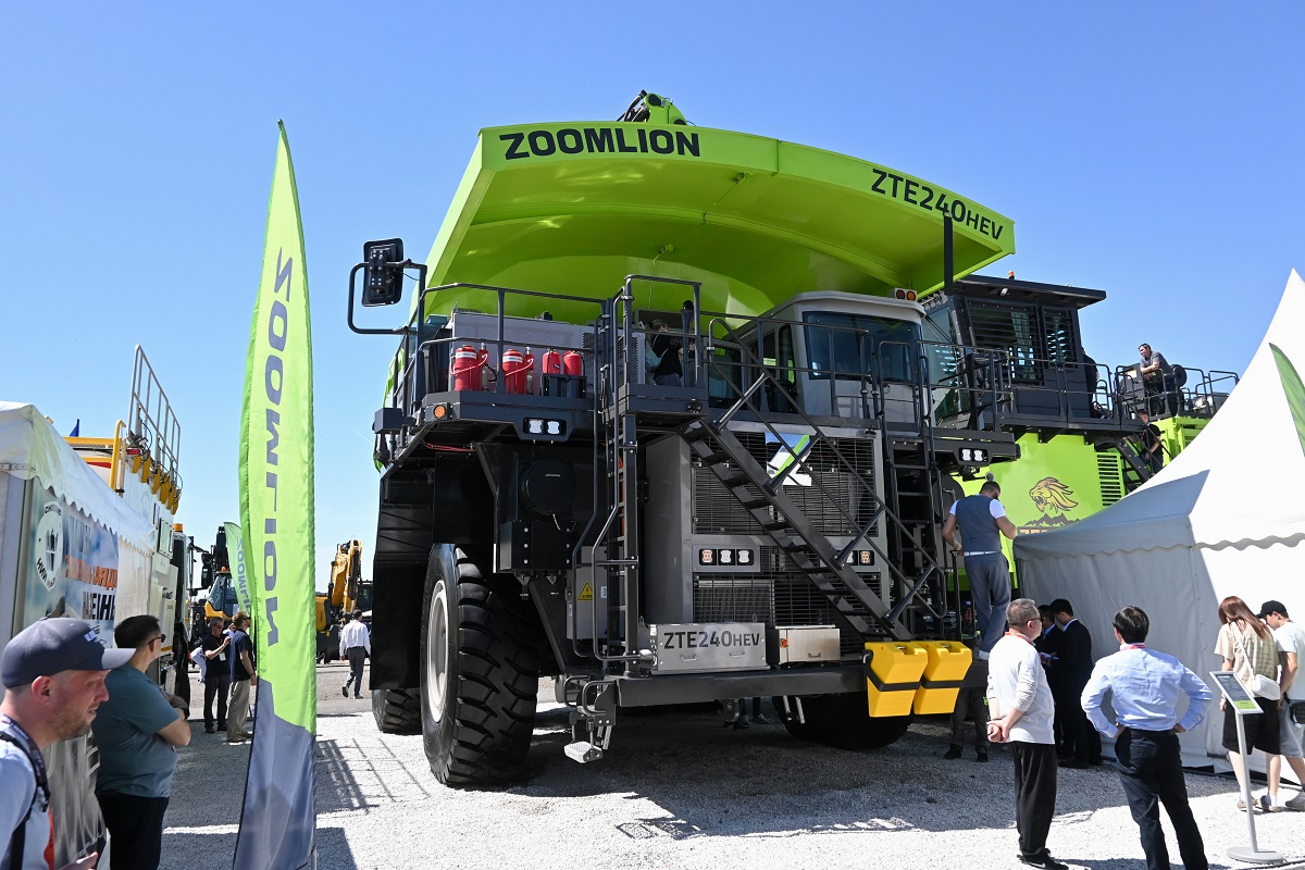 Москва, № (77) Б/Н 0186 — Zoomlion (общая модель); Транспортные средства без номеров (Кемеровская область); Новая техника (Кемеровская область); Кемеровская область — Уголь России и Майнинг 2026