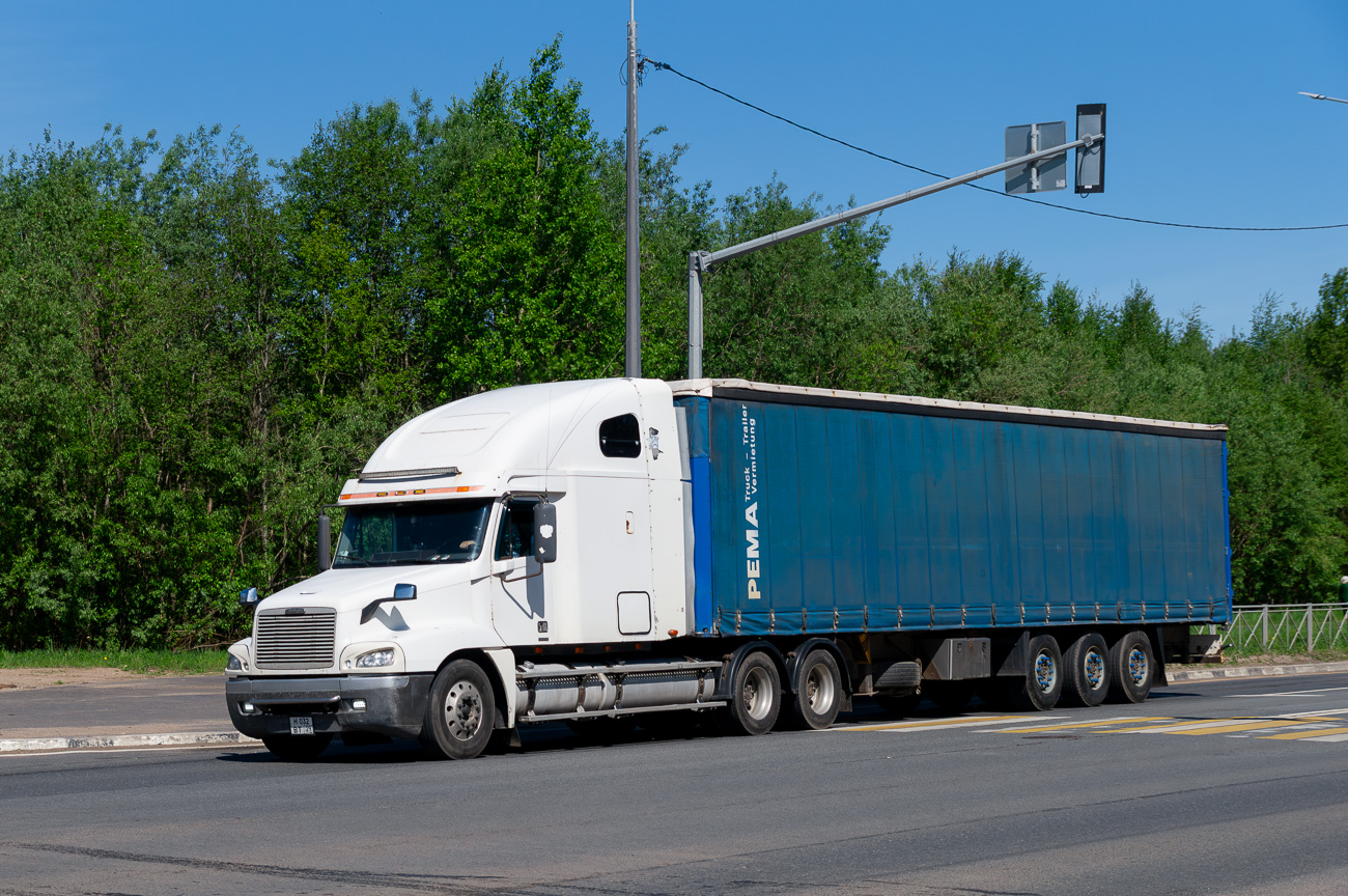 Архангельская область, № Н 032 ВТ 29 — Freightliner Century Class