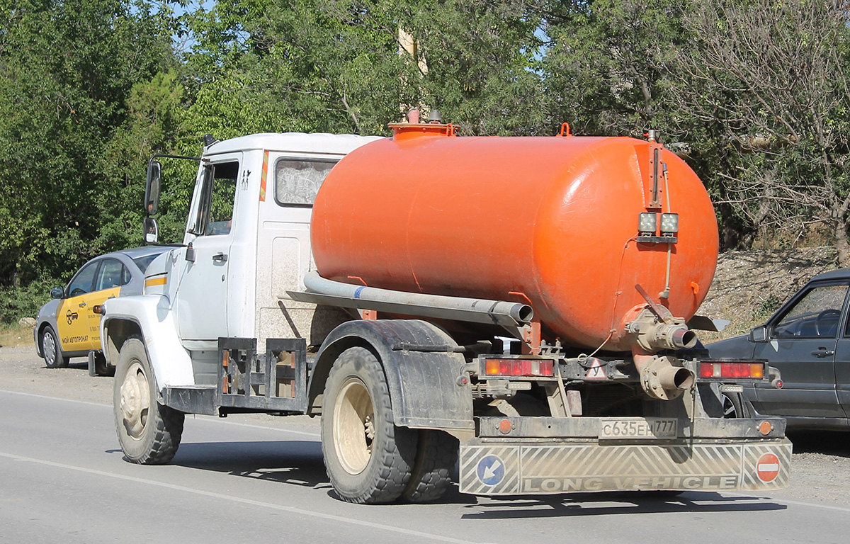 Крым, № С 635 ЕН 777 — ГАЗ-3309