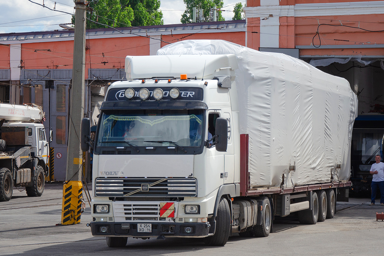 Свердловская область, № Х 254 ХО 96 — Volvo ('1993) FH12.380