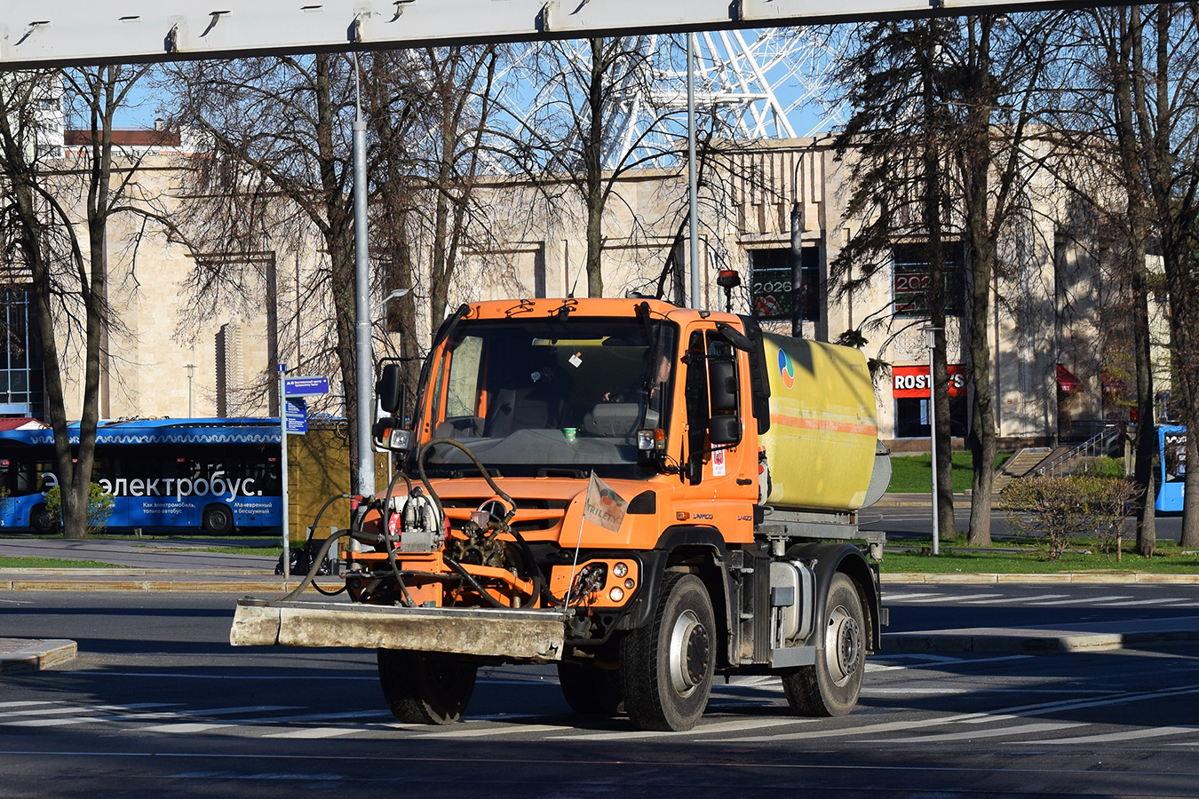 Москва, № 425 — Mercedes-Benz Unimog U423