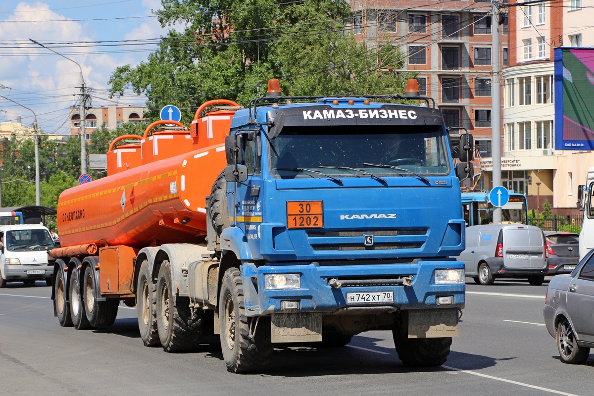 Томская область, № Н 742 ХТ 70 — КамАЗ-44108-RF(08) [44108F-R]