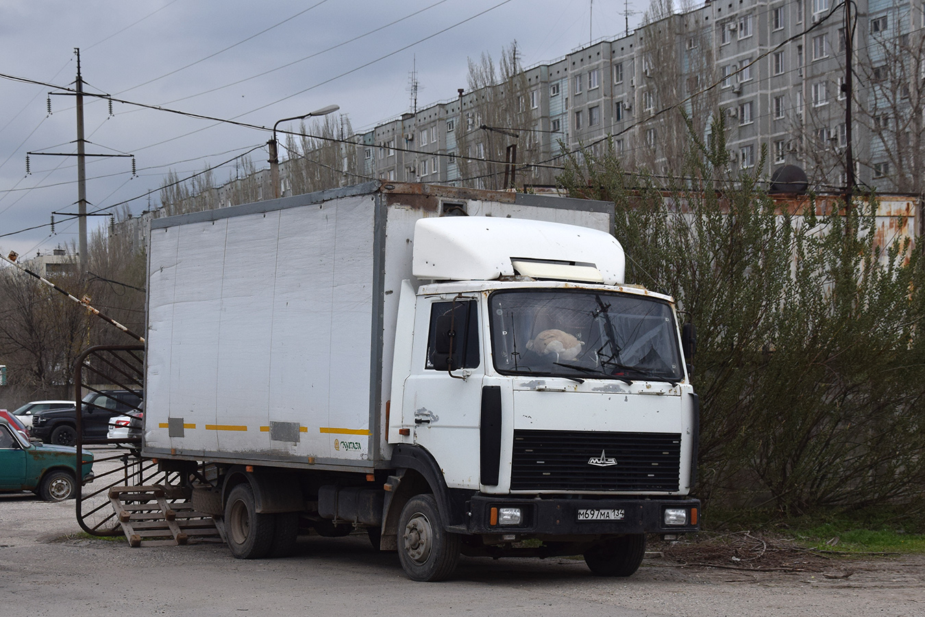 Волгоградская область, № М 697 МА 134 — МАЗ-437041