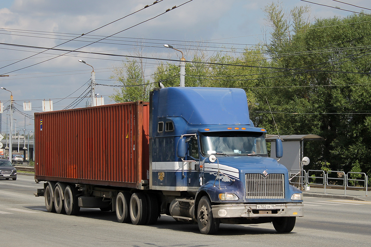 Челябинская область, № Х 702 ОК 96 — International 9400