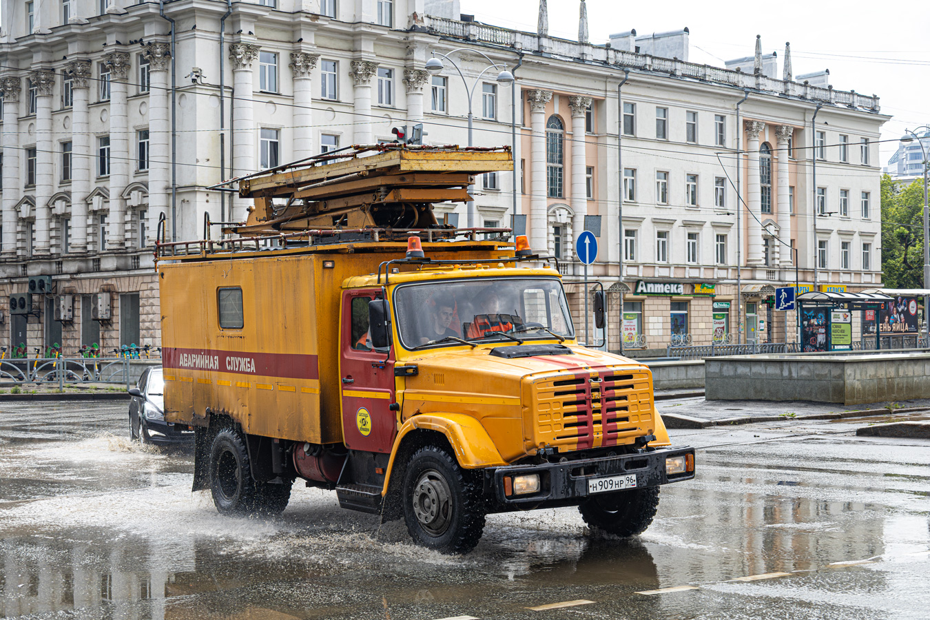 Свердловская область, № Н 909 НР 96 — ЗИЛ-433362